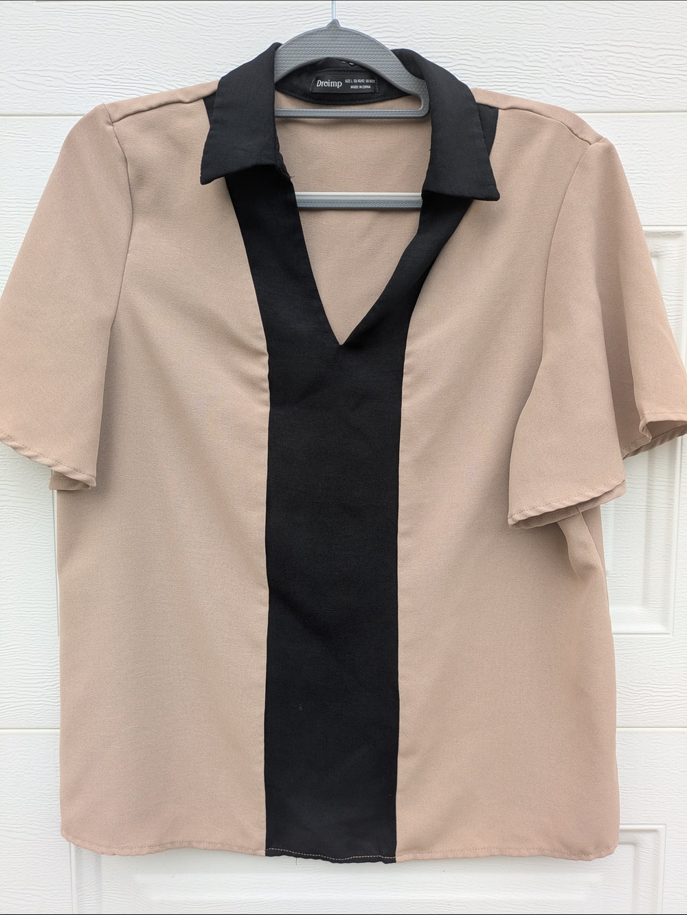Short Sleeve Two-Tone V-Neck Blouse in Beige and Black, Medium